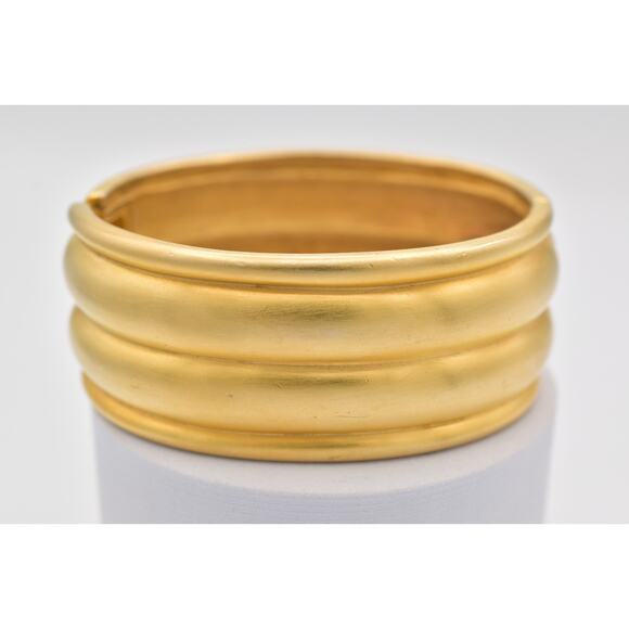 Ann Taylor Vintage Brushed Gold Bangle Bracelet Wide Ridged Chunky Signed BinBR - Picture 2 of 12